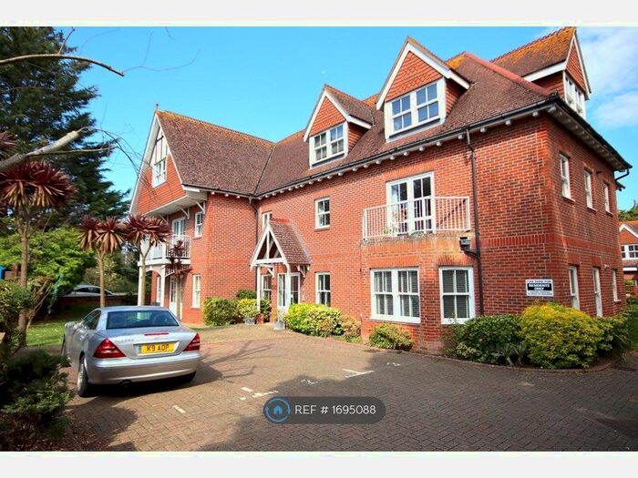 2 Bedroom Flat To Rent In Wolsey Place, Worthing, BN11