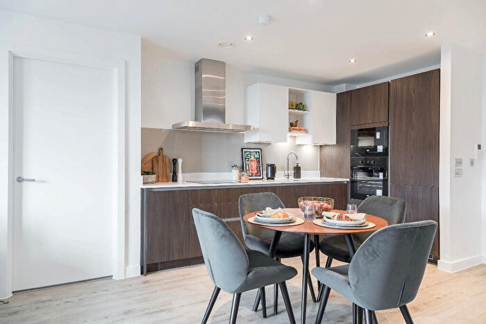 2 Bedroom Apartment To Rent In Farrier, M5