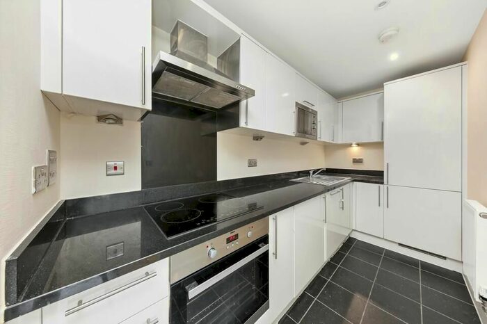 2 Bedroom Flat To Rent In Printers Road, London, SW9