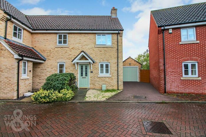 3 Bedroom Semi-Detached House To Rent In Brookfield Close, Long Stratton, Norwich, NR15