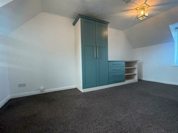 Flat To Rent In Jasmine Gardens, Hatfield, AL10