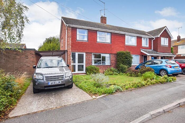 3 Bedroom Semi Detached House For Sale In Pembroke Avenue, Maldon, CM9