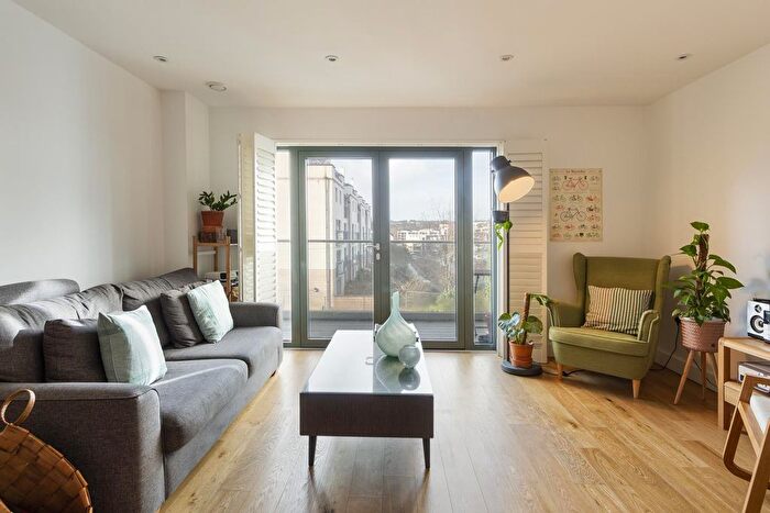 2 Bedroom Flat To Rent In Gaol Ferry Steps, Bristol, BS1