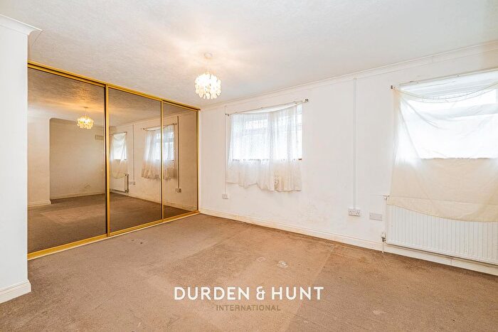 2 Bedroom End Of Terrace House For Sale In Goldingham Avenue, Loughton, IG10
