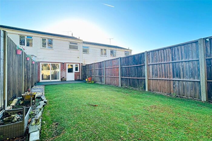 3 Bedroom Terraced House For Sale In Pinewood Park, Farnborough, Hampshire, GU14