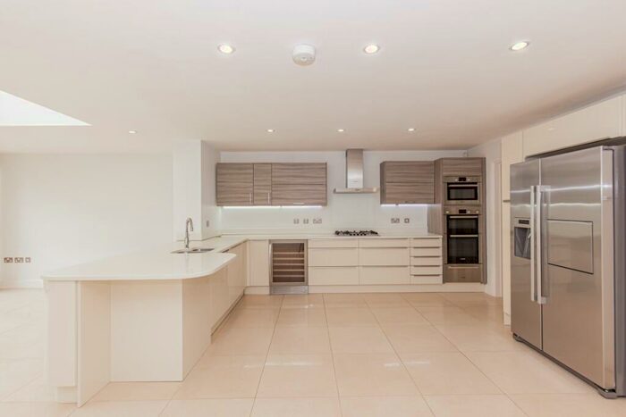 5 Bedroom Town House To Rent In Banbury Road, Oxford, OX2