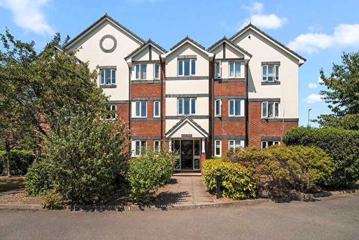 1 Bedroom Flat For Sale In Mayfield Road, Walton-On-Thames, KT12