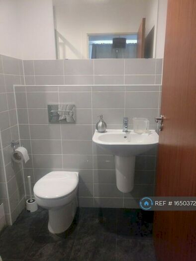 2 Bedroom Flat To Rent In Minter Road, London, IG11