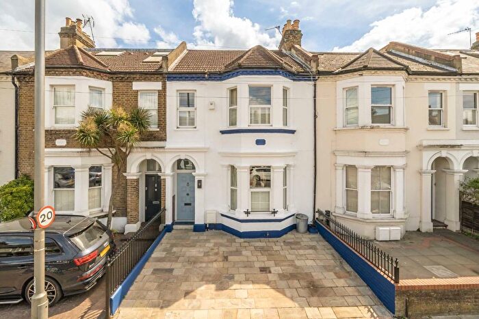 3 Bedroom Property To Rent In Burntwood Lane, Earlsfield, SW17
