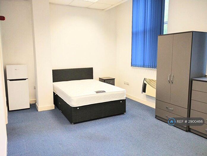 Studio To Rent In Hanover House, Bradford, BD1