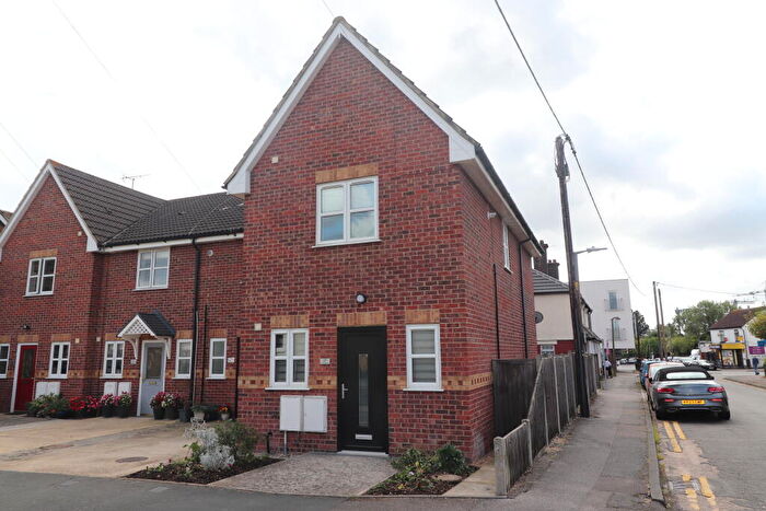 2 Bedroom House To Rent In Elm Road - Wickford, SS11