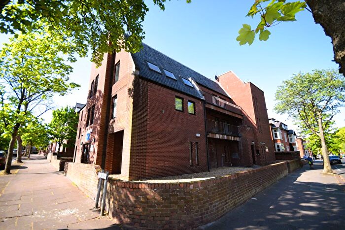 2 Bedroom Flat To Rent In Grosvenor House, CA1