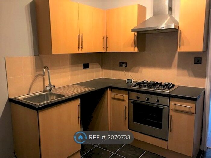 2 Bedroom Terraced House To Rent In Churchill Avenue, Hull, HU3