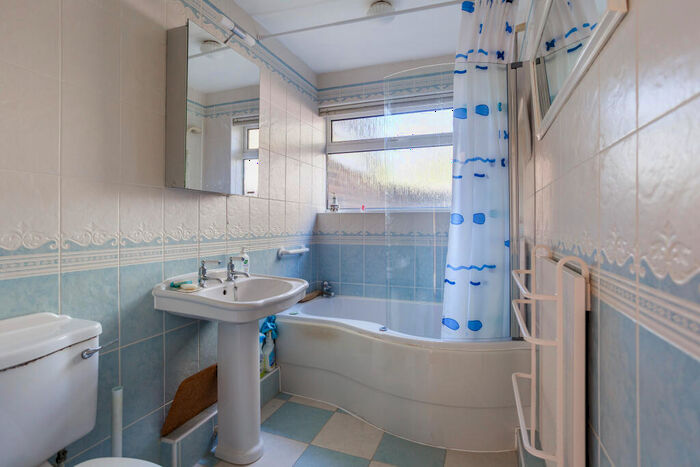 5 Bedroom Detached House For Sale In Lock Lane, Chichester, PO20