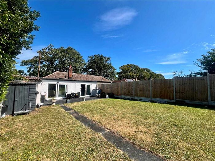 2 Bedroom Bungalow For Sale In Leigh On Sea, SS9