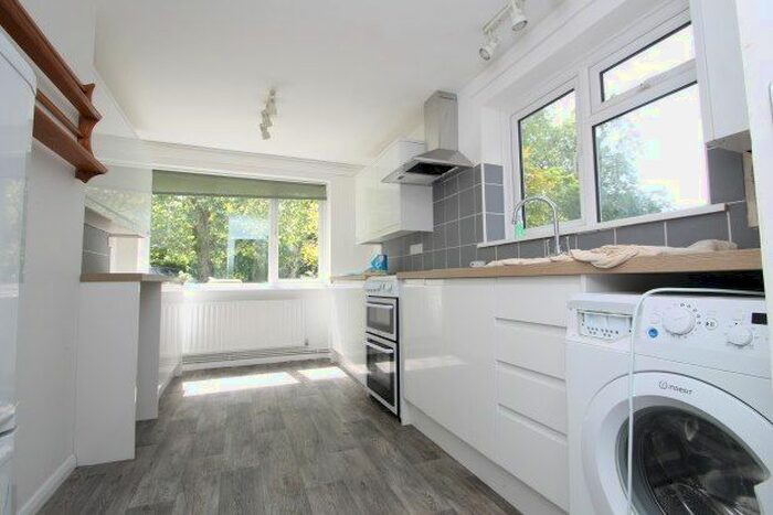2 Bedroom Flat To Rent In Park Road, Beckenham, BR3