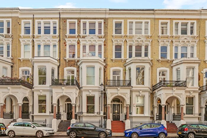 3 Bedroom Flat For Sale In Redcliffe Square, Chelsea, SW10