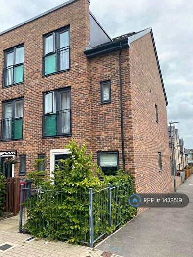 3 Bedroom End Of Terrace House To Rent In Spey Road, Tilehurst, Reading, RG30