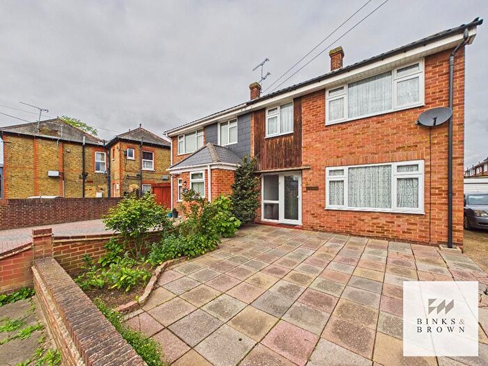 3 Bedroom Semi Detached House For Sale In Fobbing Road, Corringham, Essex, SS17