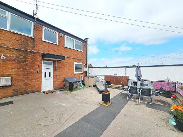 3 Bedroom Flat For Sale In Eastwood Road, Rayleigh, Essex, SS6