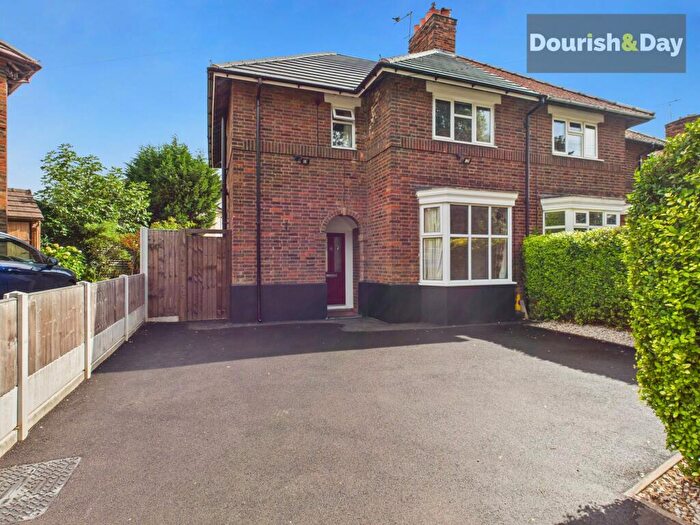 3 Bedroom Semi-Detached House For Sale In Weston Road, Stafford, ST16
