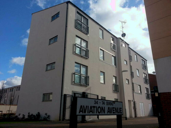 3 Bedroom Apartment To Rent In Aviation Avenue, Hatfield, AL10