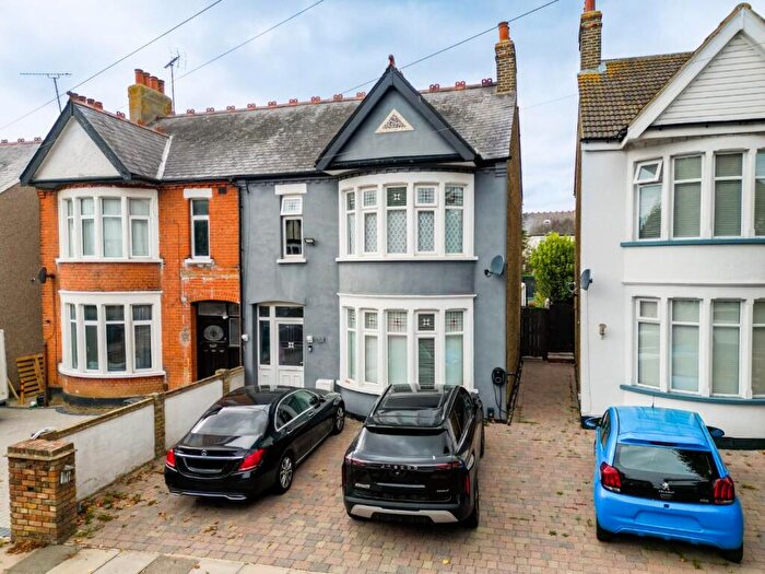 4 Bedroom Semi-Detached House For Sale In Sandringham Road, Southend-On-Sea, SS1