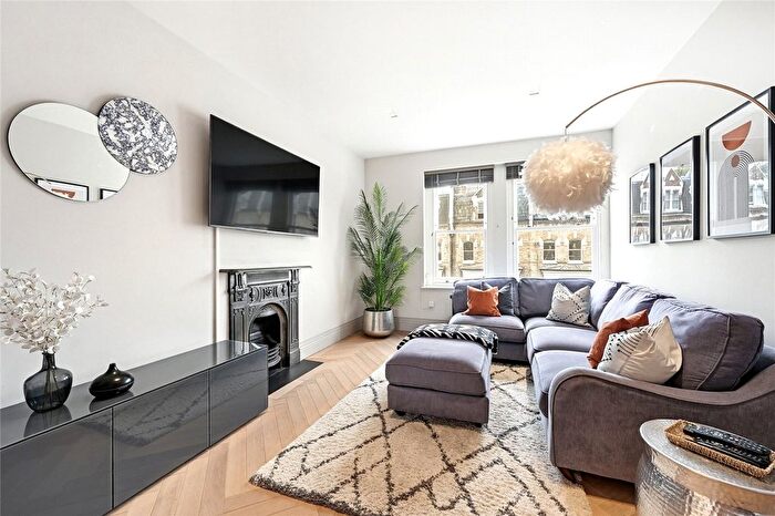 3 Bedroom Flat For Sale In Gunterstone Road, London, W14