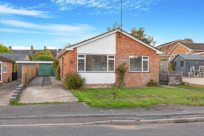 3 Bedroom Bungalow For Sale In Marlborough Croft, Brackley, NN13