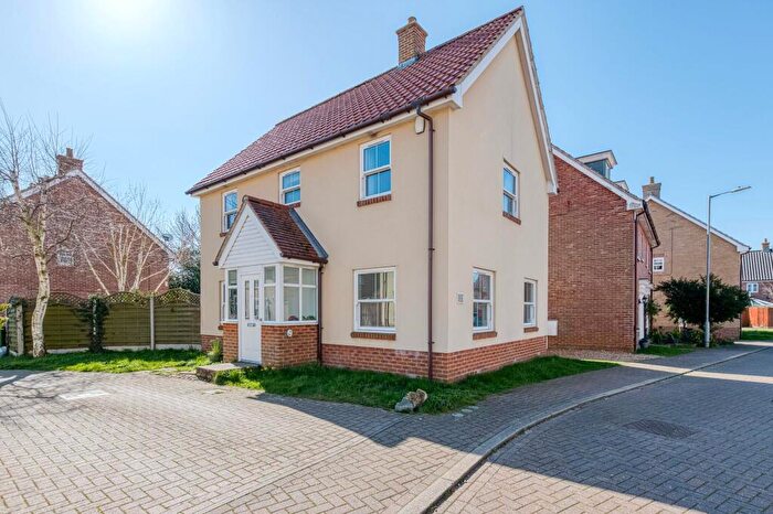 3 Bedroom Link Detached House For Sale In Bradfield Drive, Martham, NR29