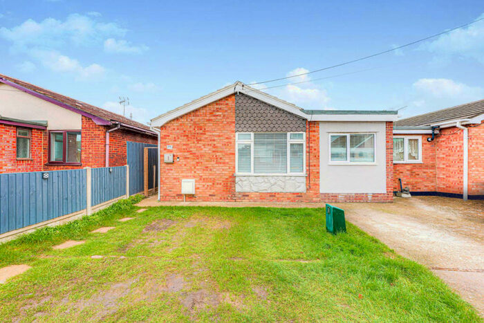 3 Bedroom Bungalow To Rent In Zelham Drive, Canvey Island, SS8