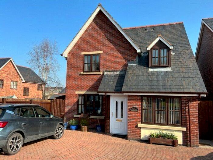 3 Bedroom Detached House For Sale In Parc Yr Onnen, Llanfair Caereinion, Welshpool, Powys, SY21