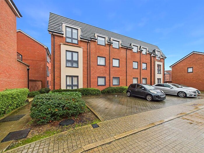 2 Bedroom Flat For Sale In Irving Path, Aylesbury, Buckinghamshire, HP19