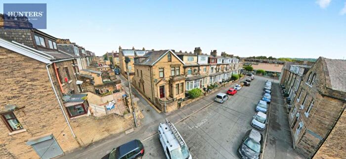 6 Bedroom End Of Terrace House For Sale In Arnold Place Bradford, West Yorkshire, BD8