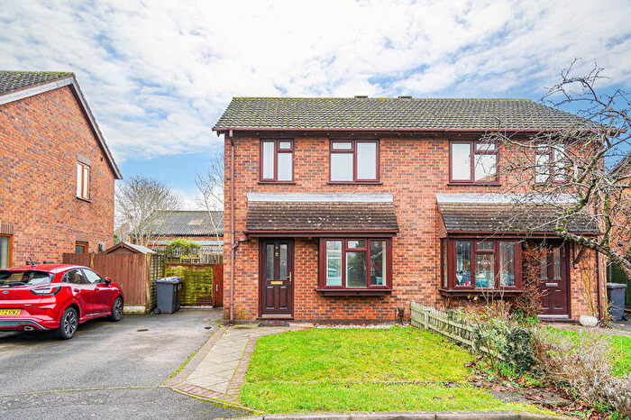 3 Bedroom Semi Detached House For Sale In Rydal Close, Hinckley, LE10