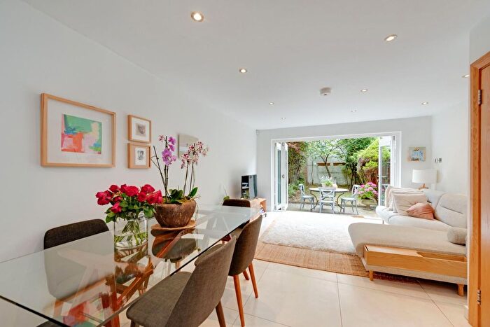 4 Bedroom Mews To Rent In Byron Mews, Belsize Park, NW3