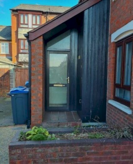 2 Bedroom Flat To Rent In Hughes Walk, Croydon, CR0