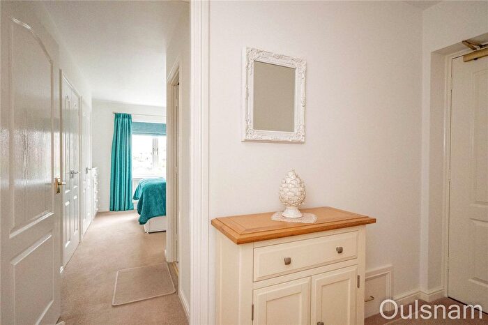 2 Bedroom Flat For Sale In Stratford Gardens, Bromsgrove, Worcestershire, B60