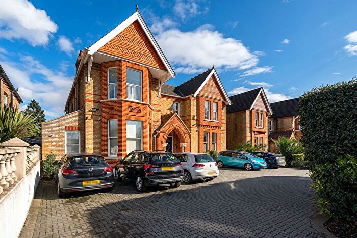 2 Bedroom Flat For Sale In Gunnersbury Avenue, Ealing, W5