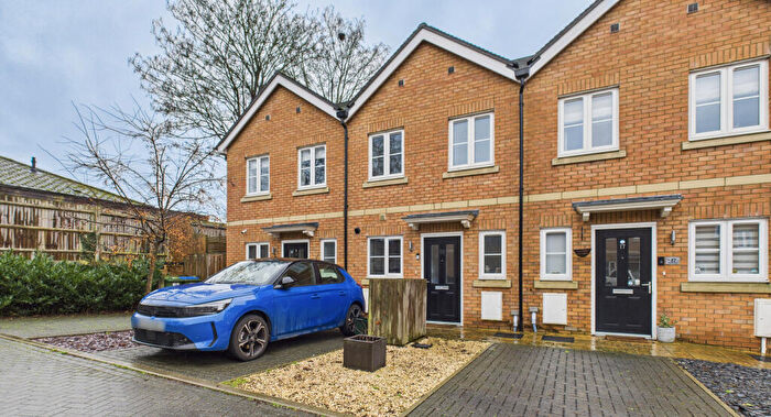 2 Bedroom Terraced House For Sale In Revels Close, HP20