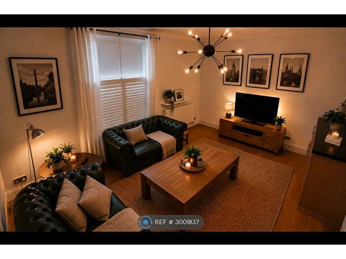 2 Bedroom Flat To Rent In Brunswick Court, Macclesfield, SK11