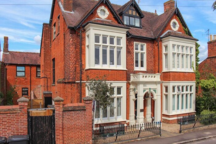 3 Bedroom Flat To Rent In The Hollies, Church Road, Linslade, LU7