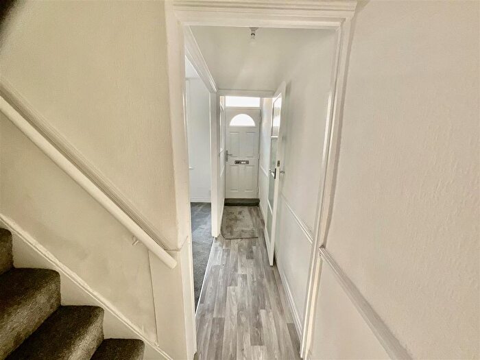 2 Bedroom Property To Rent In Nelson Street, Scarborough, YO12