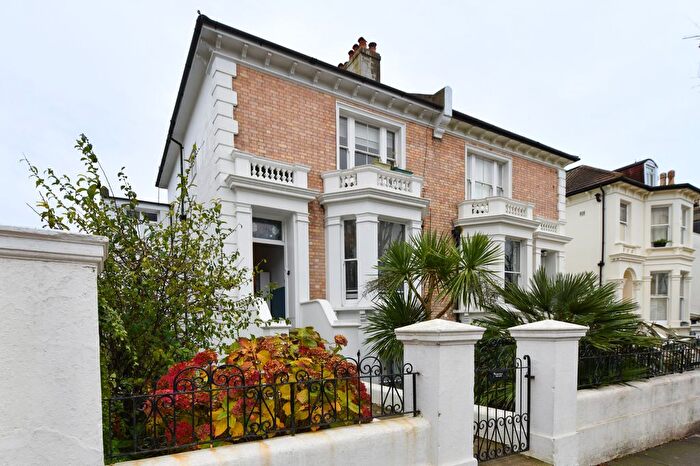 2 Bedroom Flat To Rent In Goldstone Villas, Hove, BN3