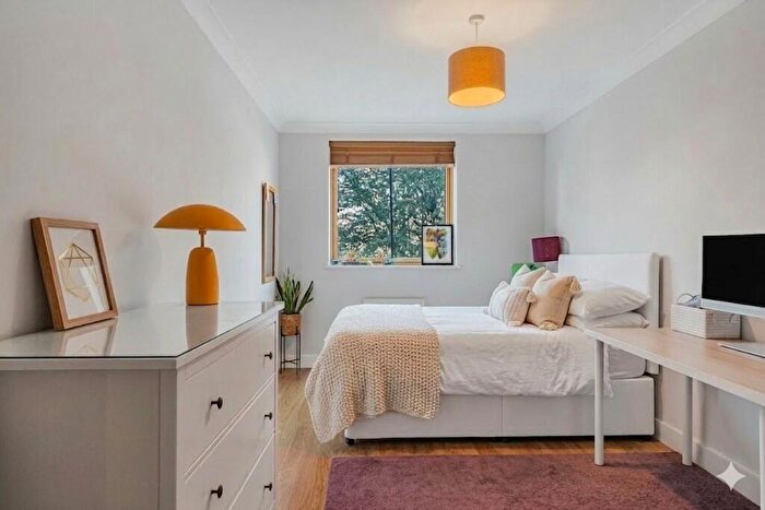 3 Bedroom Flat For Sale In Southgate Road, London, N1