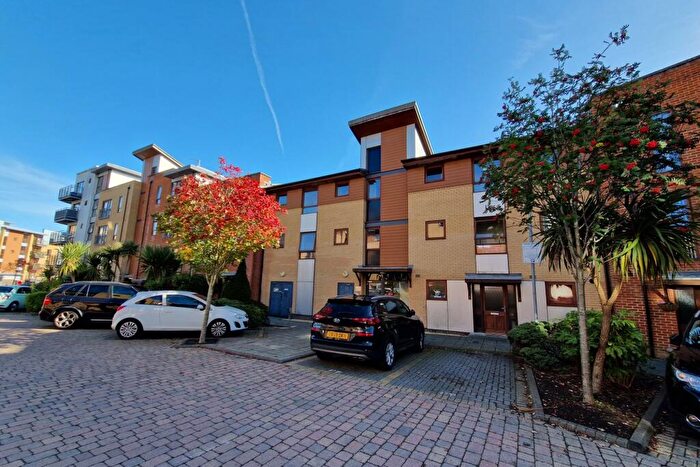 1 Bedroom Apartment To Rent In Commonwealth Drive, Three Bridges, Crawley, West Sussex, RH10