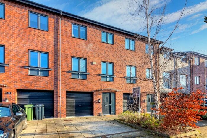 3 Bedroom Town House To Rent In Cable Place, Hunslet, Leeds, LS10