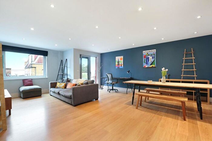 2 Bedroom Flat For Sale In Willow Way, London, SE26