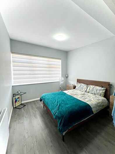 2 Bedroom Maisonette To Rent In Lynton Parade, EN8