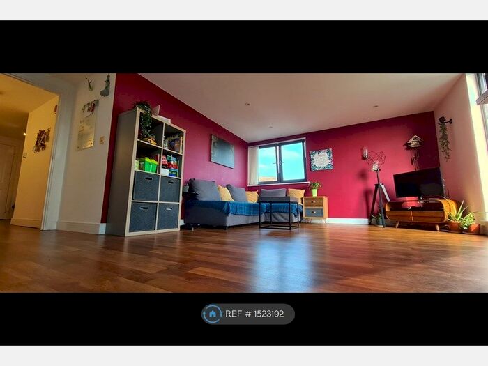 2 Bedroom Flat To Rent In Bramley Crescent, London, IG2